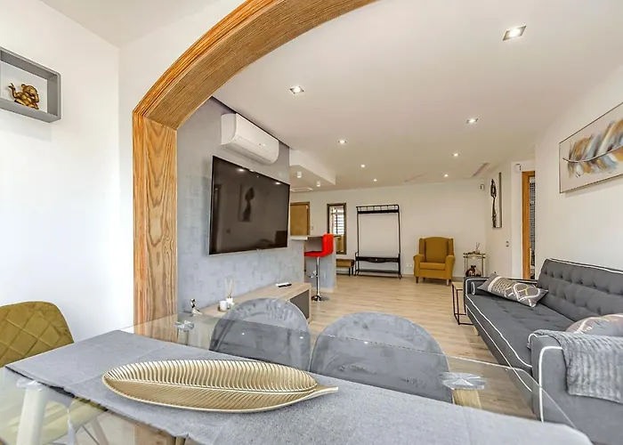 Апартаменты Luxury 3 Bedroom Perla Del Mar Адехе